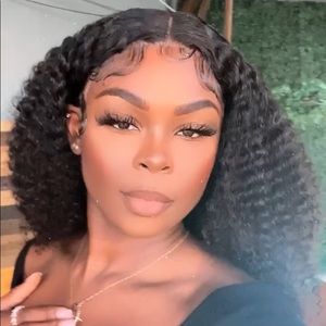 Meet Your Posher, Adri!